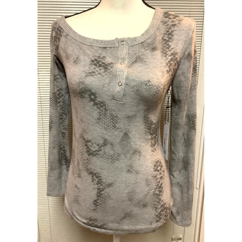 Red Haute Ombré Front Snap Top - SMALL — NWT